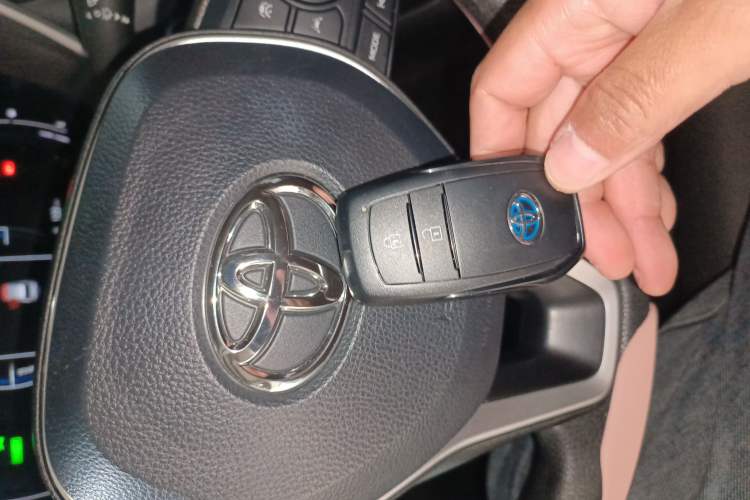 Used Toyota FRONTLANDER 2023 2.0L Smart Electric Hybrid Dual-Engine Deluxe Version Vehicle Key