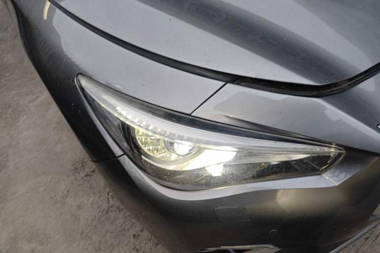 Used Infiniti Q50L 2018 2.0T Enjoyment Edition China V standard Right Front Headlight