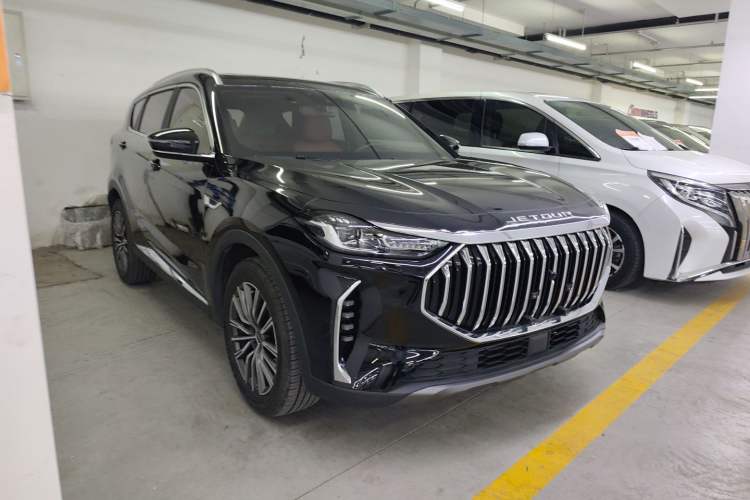 Used JETOUR X70 PLUS 2024 Champion Edition 1.5T DCT Champion MAX 5-Seater Front Right 45 Deg