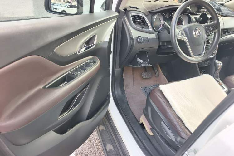 Used Buick Encore 2015 1.4T Automatic Two-Wheel Drive Urban Elite Version
