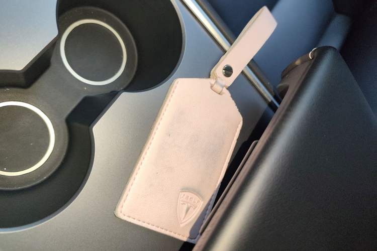 Used Tesla Model Y 2023 Long-Range All-Wheel-Drive Version Interior 1