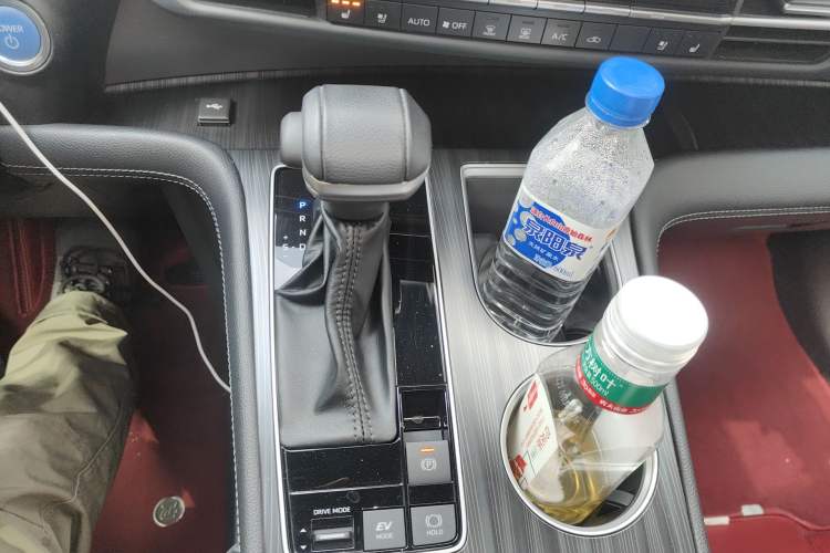 Used Toyota SIENNA 2023 2.5L Hybrid Deluxe Edition Gear Lever