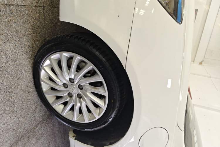 Used Geely Auto Emgrand New Energy 2017 1.5L PHEV Elite Model Left Front Wheel Hub