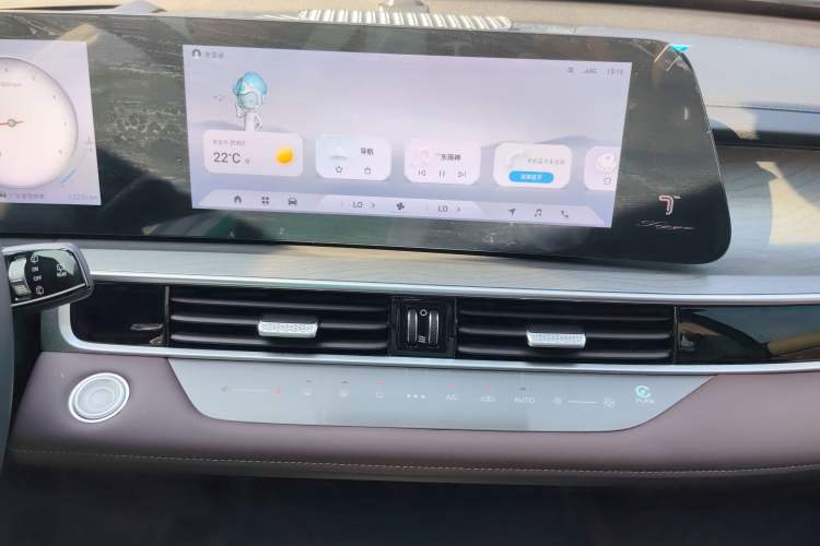 Used Chery Tiggo 8 PRO 2024 Champion Edition 290T Two-Wheel Drive Peak Version 7 Seats Audio And AC Panel