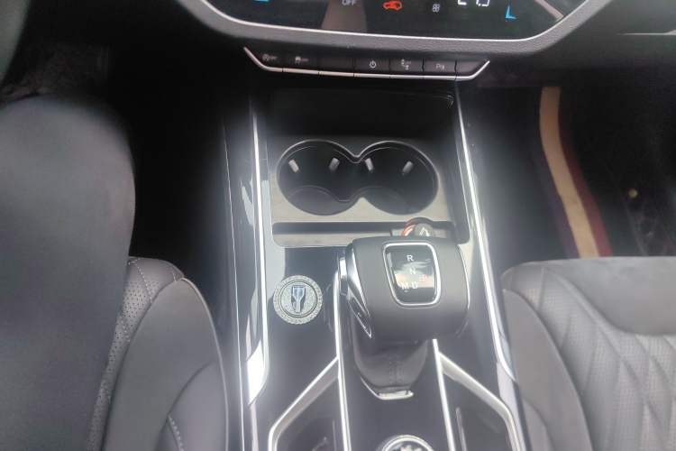 Used Hongqi HS5 2022 Facelifted Version 2.0T Smart Connect Flagship All-Wheel-Drive Edition Gear Lever