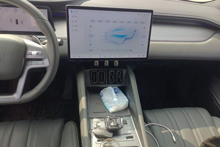 Used BYD Song L EV 2025 Intelligent Driving Version 662 km LiDAR Excellence Edition
