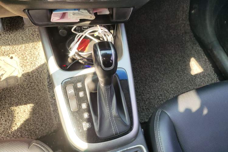 Used Kia KX3 2015 2.0L Automatic Two-Wheel Drive DLX Gear Lever