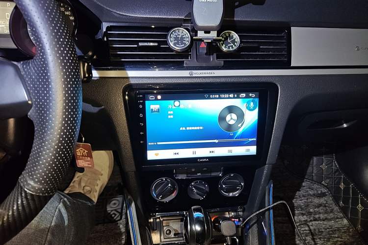 Used Volkswagen Bora 2013 1.6L Automatic Comfort Model Audio And AC Panel