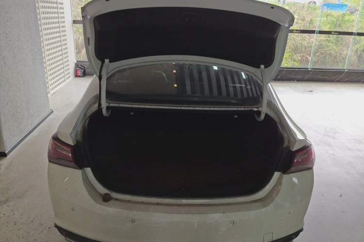 Used Chevrolet Malibu XL 2022 535T Automatic Sport Edition Trunk