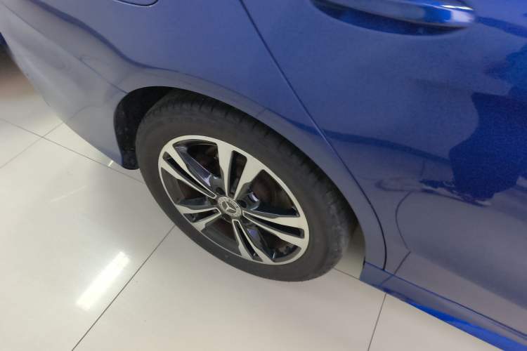 Used Mercedes-Benz C-Class 2017 Restyled C 200 Sport Edition Exterior 5