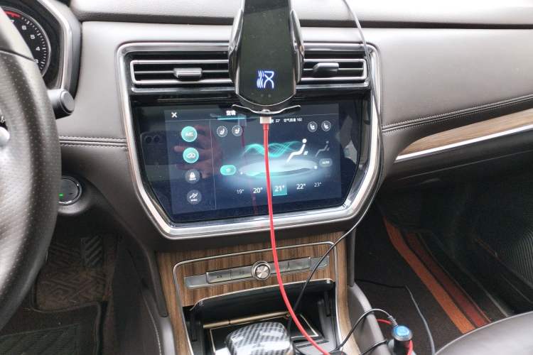 Used Roewe RX8 2018 30T Smart Connectivity All-Wheel Drive Supreme Edition Audio And AC Panel