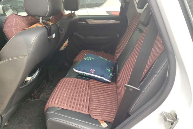 Used Roewe RX5 2016 20T Two-Wheel Drive Automatic Internet Smart Edition
