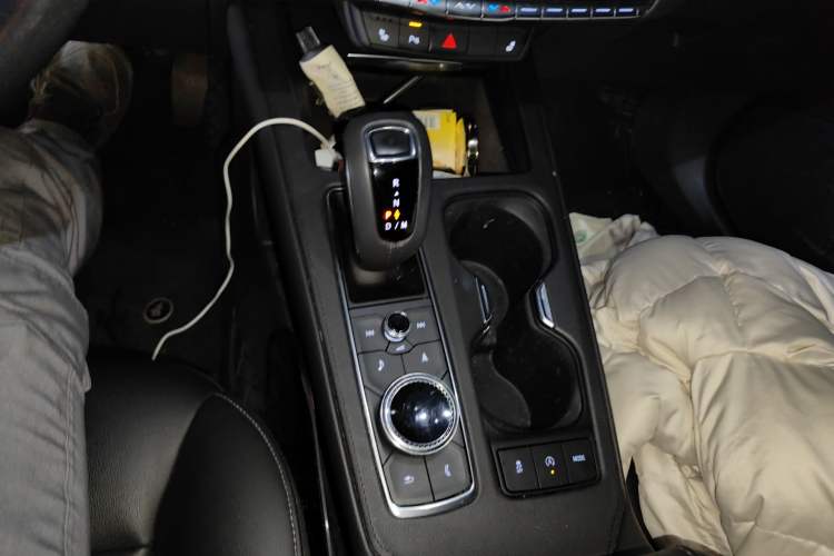 Used Cadillac XT4 2018 28T Two-Wheel Drive Leading Version Gear Lever