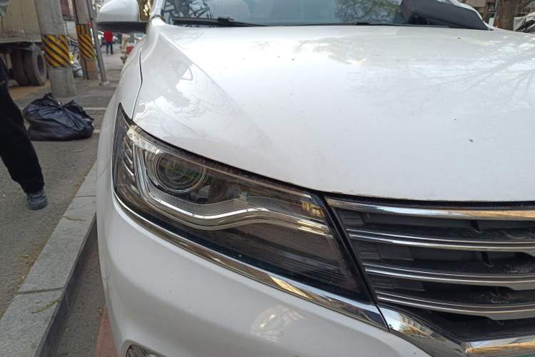 Used Roewe RX5 2016 20T Two-Wheel Drive Automatic Internet Smart Edition Right Front Headlight