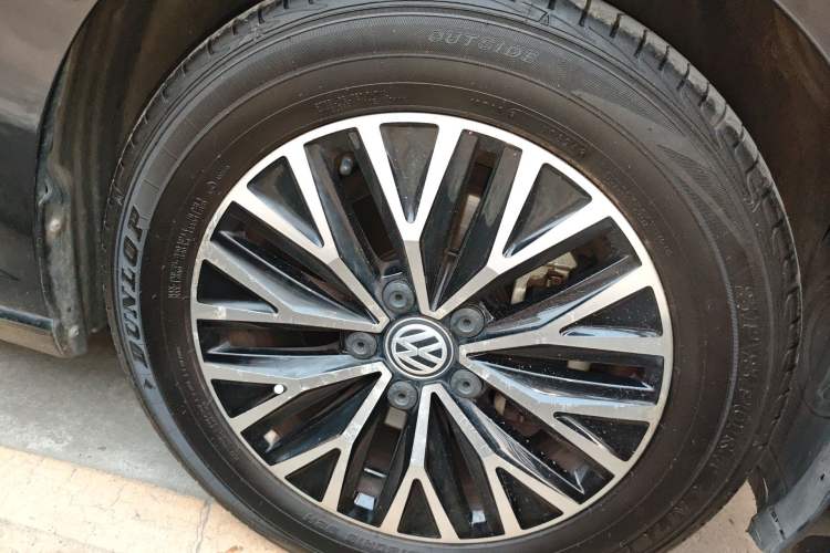 Used Volkswagen Sagitar 2020 280TSI DSG Comfort Version China VI Standard Right Front Wheel Hub