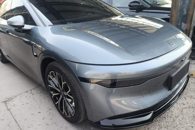 Used Zeekr 007 2024 Rear-Drive Enhanced Version 75 kWh Front Right 45 Deg