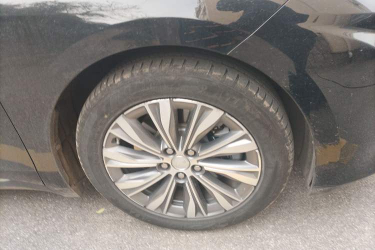 Used Hongqi E-QM5 2024 610 km PLUS Right Front Wheel Hub