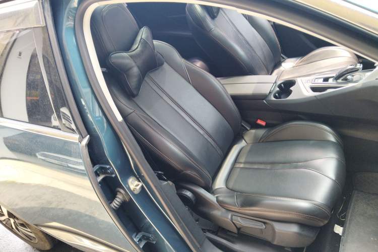 Used Peugeot 5008 2017 350THP 5-Seat Elite Edition Right Front Seat