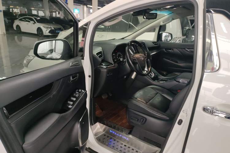 Used Toyota Vellfire 2019 Dual-Engine 2.5L HV Luxury Edition Driver Seat
