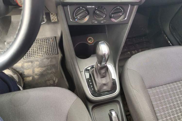 Used Volkswagen Polo 2016 1.6L Automatic Comfort Model
