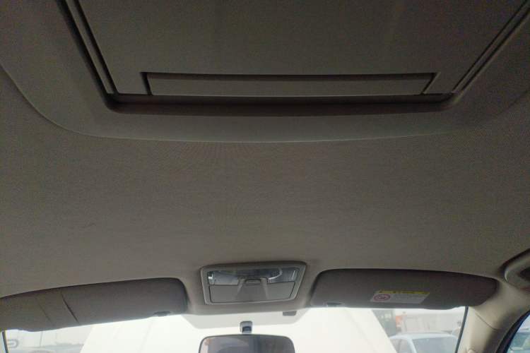 Used Isuzu mu-X 2015 2.5T Two-Wheel Drive Automatic Luxury Edition 7 Seats Headliner