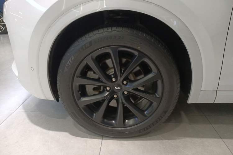 Used Li Auto ONE 2021 Extended-Range 6-Seater Version Left Front Wheel Hub