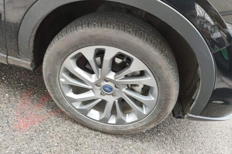 Used Ford Equator 2021 EcoBoost 225 Premier 6-Seater Right Front Wheel Hub