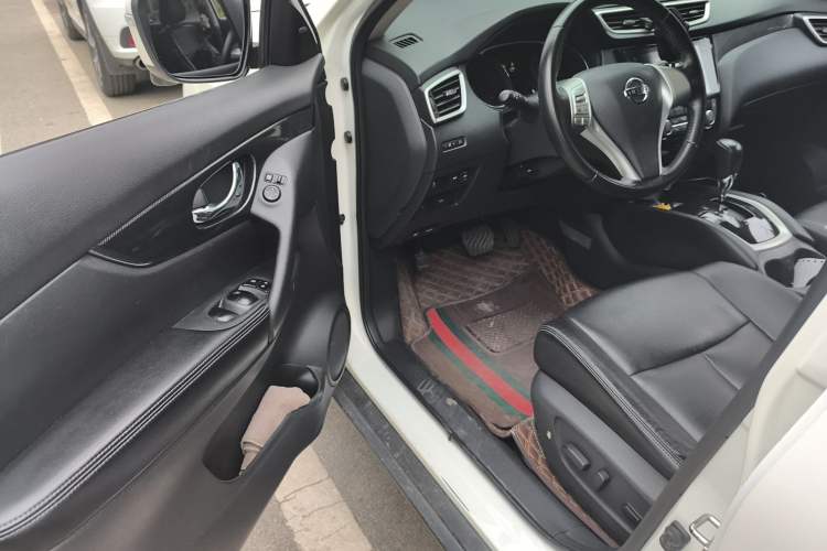 Used Nissan X-Trail 2014 2.5L CVT Luxury Edition 4WD Driver Seat