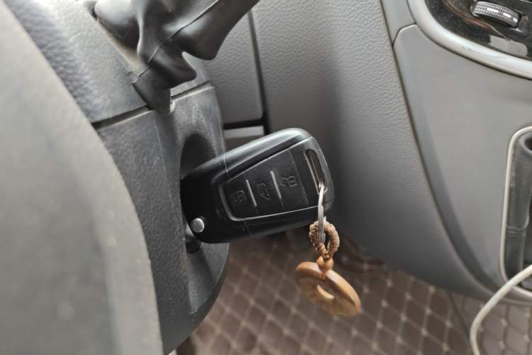 Used SAIC MAXUS Xintu V80 2019 2.5T Classic Version 6-Speed Manual – Aoyuntong Modified Long Wheelbase Mid-Height 7-Seater