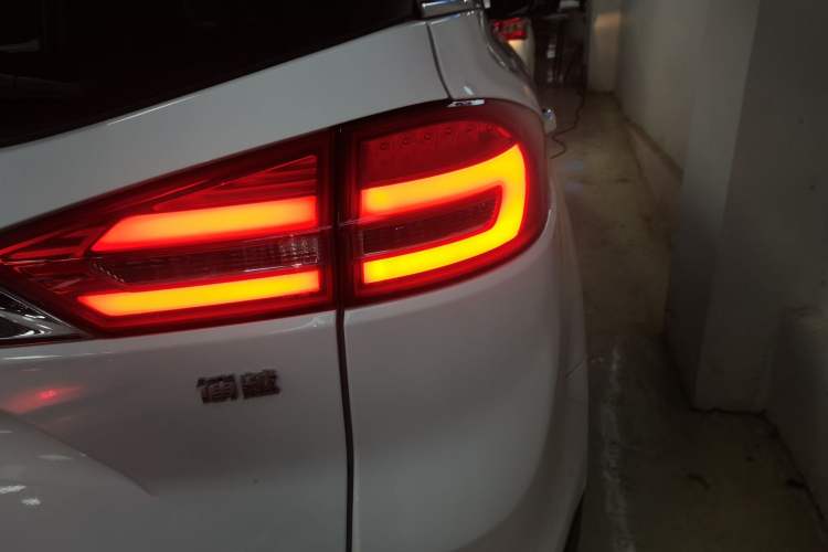 Used Geely Auto Emgrand X7 Sport 2016 1.8TD Automatic ZhiShang Model