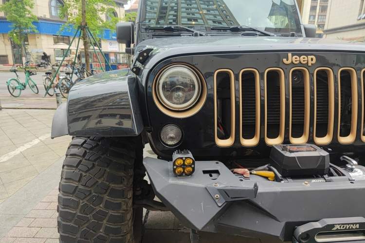 Used Jeep Wrangler 2013 3.6L Sahara Four-Door Edition Right Front Headlight