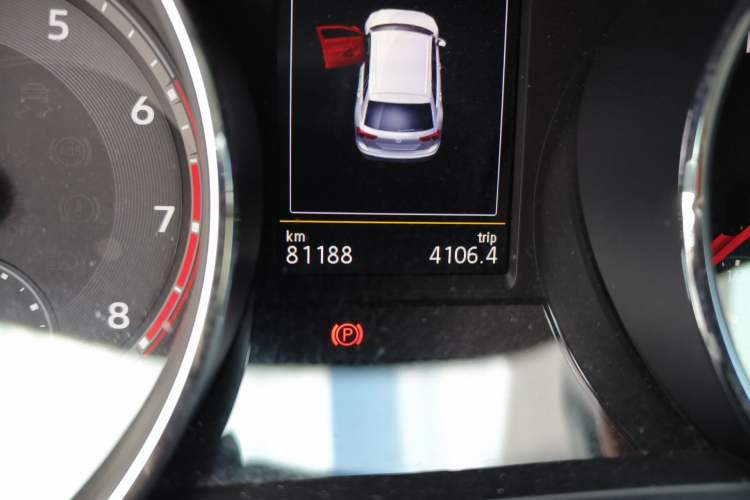 Used Volkswagen Tiguan L 2018 Revised Version 330TSI Automatic Two-Wheel Drive Comfort Edition Odometer Close Up