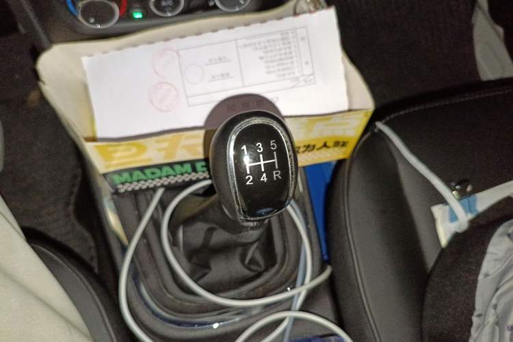 Used Jinbei Gold Hiace 2024 1.5L Travel Lion Commercial Version 7-Seater Gear Lever