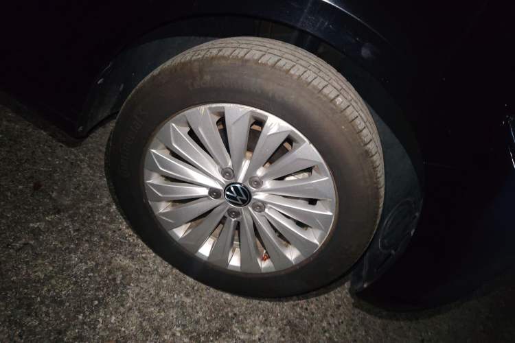 Used Volkswagen Lavida 2021 280TSI DSG Comfort Edition Right Front Wheel Hub