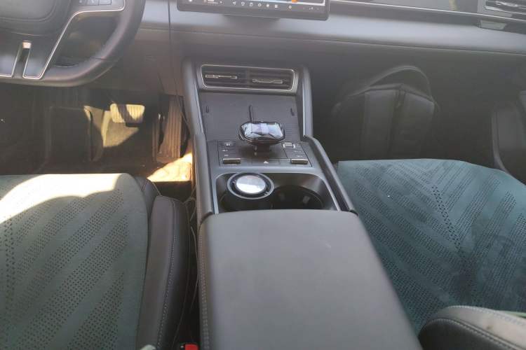 Used BYD Qin L 2024 DM-i 80KM Beyond Model Gear Lever