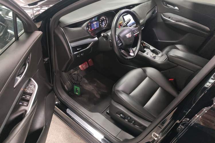 Used Cadillac XT4 2021 28T Two-Wheel Drive Leading Version
