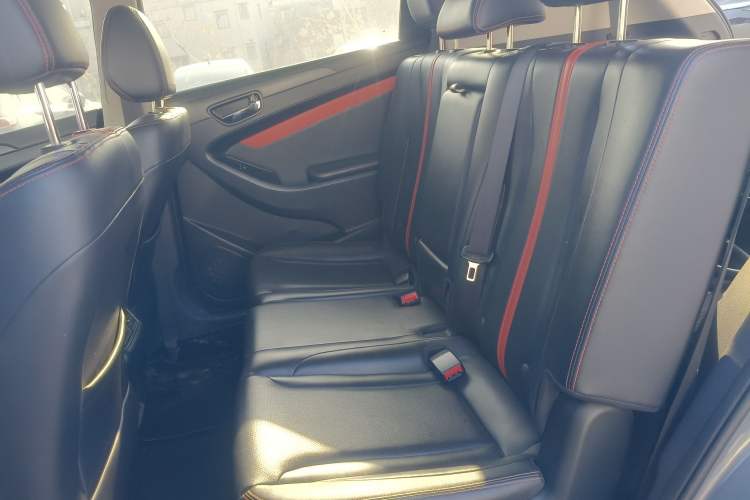 Used Dongfeng Fengon 580 2021 Revised ☆ Star Edition 1.5T Automatic Luxury Version Left Rear Seat