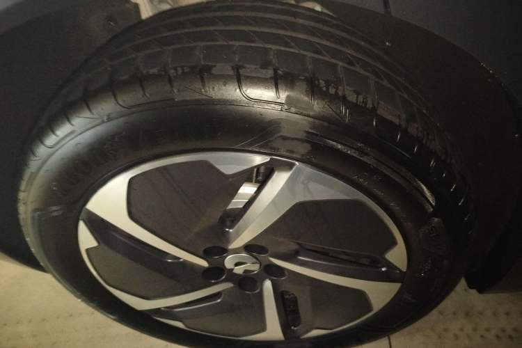 Used Nio ES6 2024 75 kWh Right Rear Wheel Hub