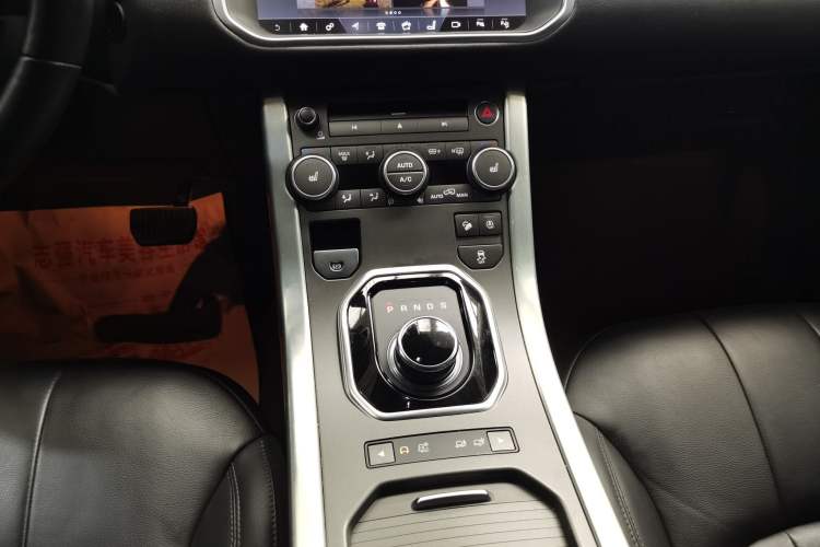 Used Land Rover Range Evoque 2018 240 PS SE Smart Brilliance Edition
