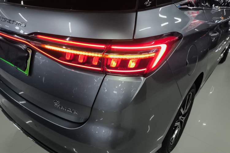 Used BYD Song MAX New Energy 2022 DM-i 105KM Flagship Model
