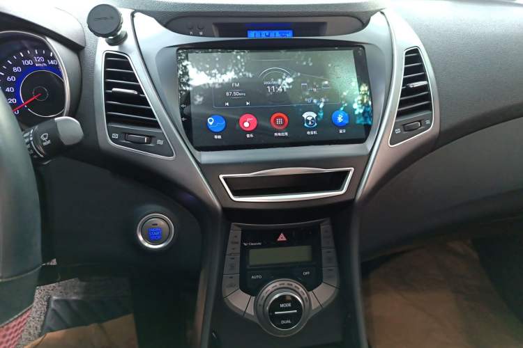 Used Hyundai Elantra (5th Generation / Langdong) 2015 1.6L Automatic Luxury Model Audio And AC Panel