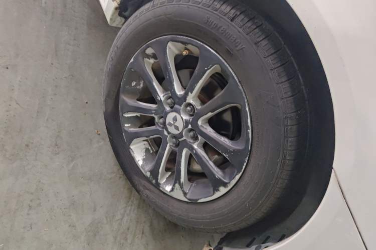 Used Mitsubishi Lancer EX 2011 Fashion Edition 1.8L CVT Comfort Version Right Front Wheel Hub