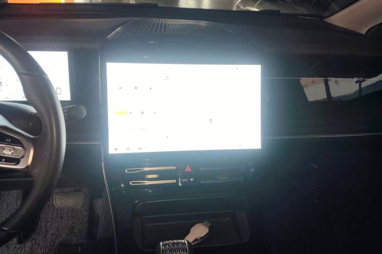 Used GAC Trumpchi M8 2024 Master Series 400T Prestige Edition Audio And AC Panel