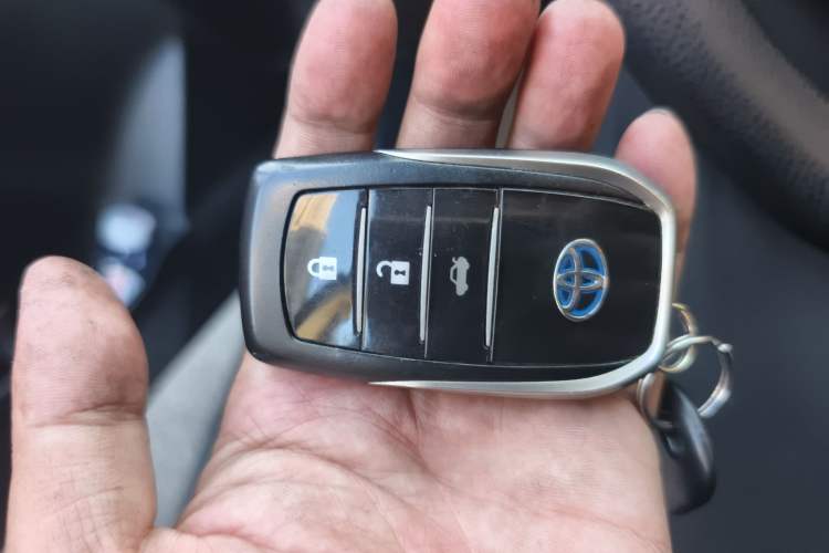 Used Toyota Levin 2016 Dual-Engine 1.8H GS E-CVT Elite Model with Sunroof
