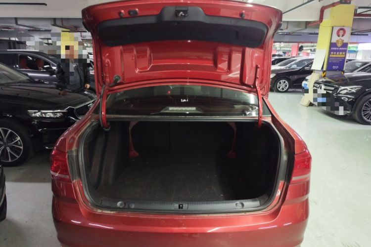 Used Volkswagen Lavida 2017 1.6L Automatic Comfort Edition Trunk