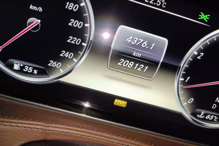 Used Mercedes-Benz S-Class 2014 S 400 L Prestige Edition Odometer Close Up