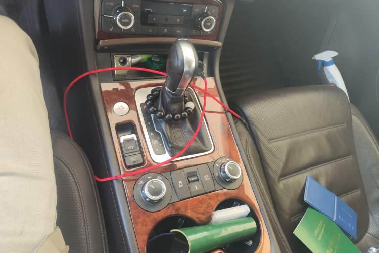 Used Volkswagen Touareg 2011 3.0 TSI High-End Version Gear Lever