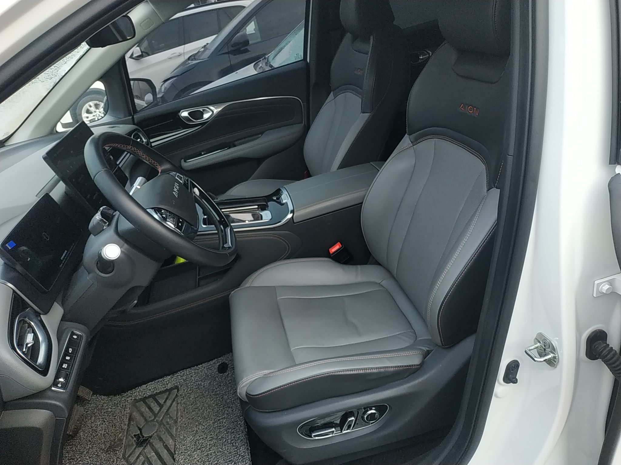 Переднее сиденье в автомобиле