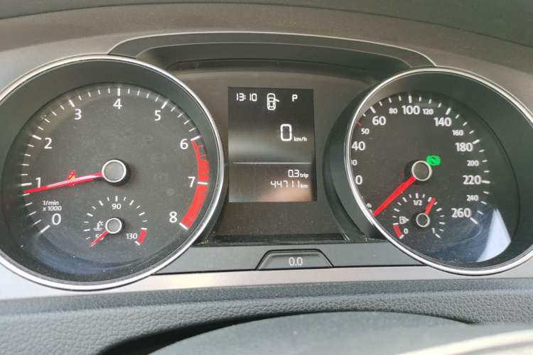 Used Volkswagen Golf 2015 1.6L Automatic Fashion Model Odometer Close Up