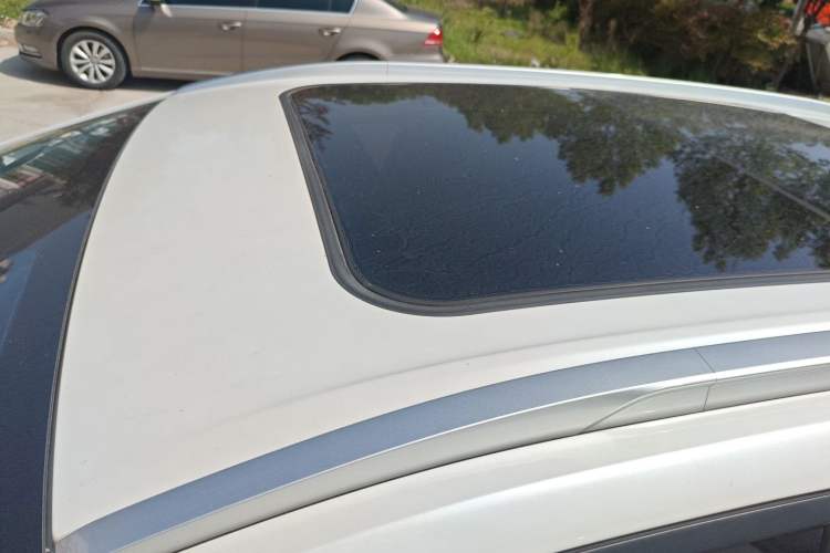 Used AION Y 2023 Plus 510 Smart Edition Roof